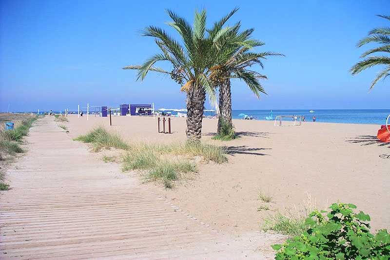 Strand im Sommer Denia