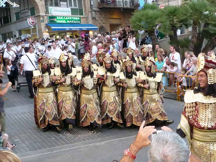 Moros Masken Umzug Denia