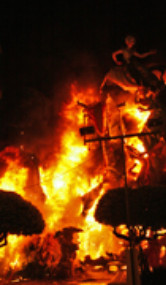 Het verbranden van de fallas in Denia