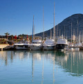 De haven en de berg Montgo in Denia